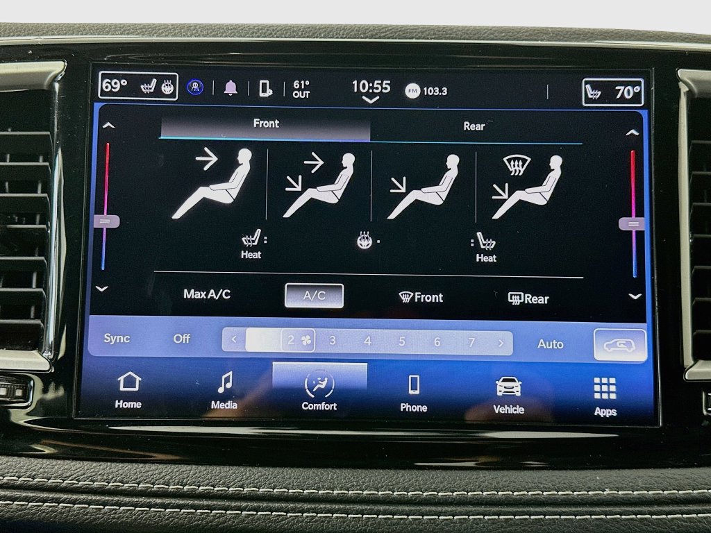 Used 2023 Chrysler Pacifica Touring FWD image 18
