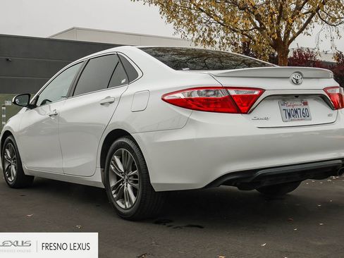 Used 2017 Toyota Camry SE image 4