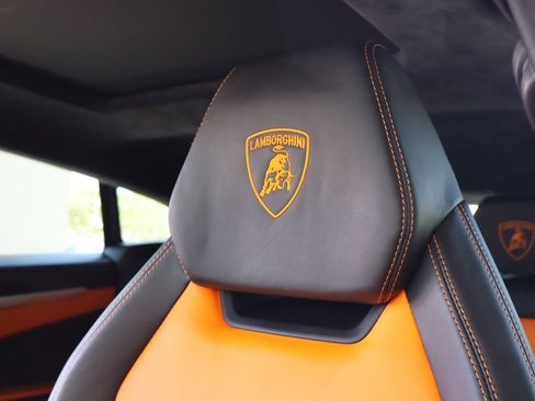 Used 2022 Lamborghini Urus AWD/4WD image 13