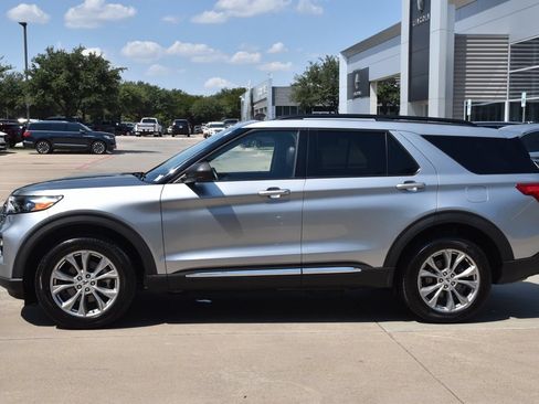 Used 2023 Ford Explorer XLT w/ Equipment Group 202A AWD/4WD image 12