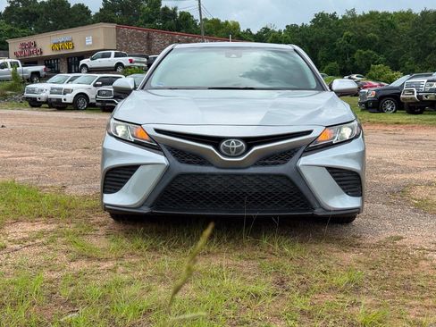 Used 2018 Toyota Camry SE FWD image 8