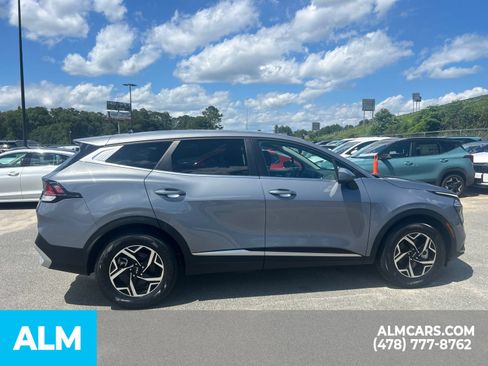 Used 2025 Kia Sportage LX FWD image 9