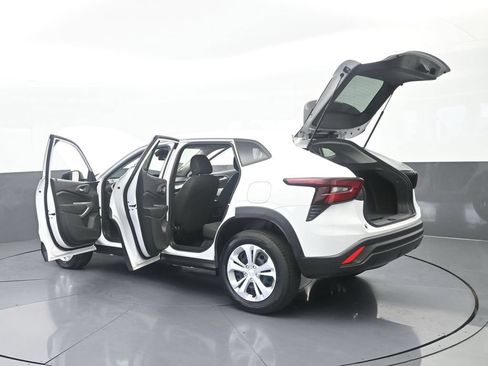 Used 2025 Chevrolet Trax LS FWD image 67