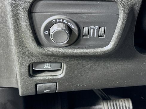 Used 2025 Jeep Grand Cherokee L Altitude image 10