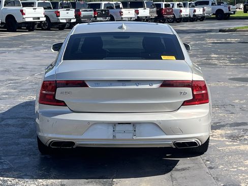 Used 2018 Volvo S90 T5 Momentum w/ Convenience Package FWD image 7