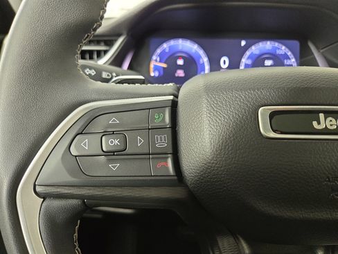 Used 2023 Jeep Grand Cherokee Laredo w/ Luxury Tech Group I image 15