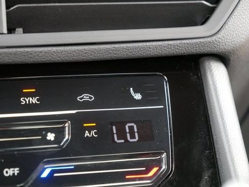 Certified 2025 Volkswagen Jetta Sport FWD image 36