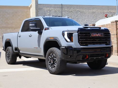 Used 2025 GMC Sierra 2500 AT4X AWD/4WD image 2