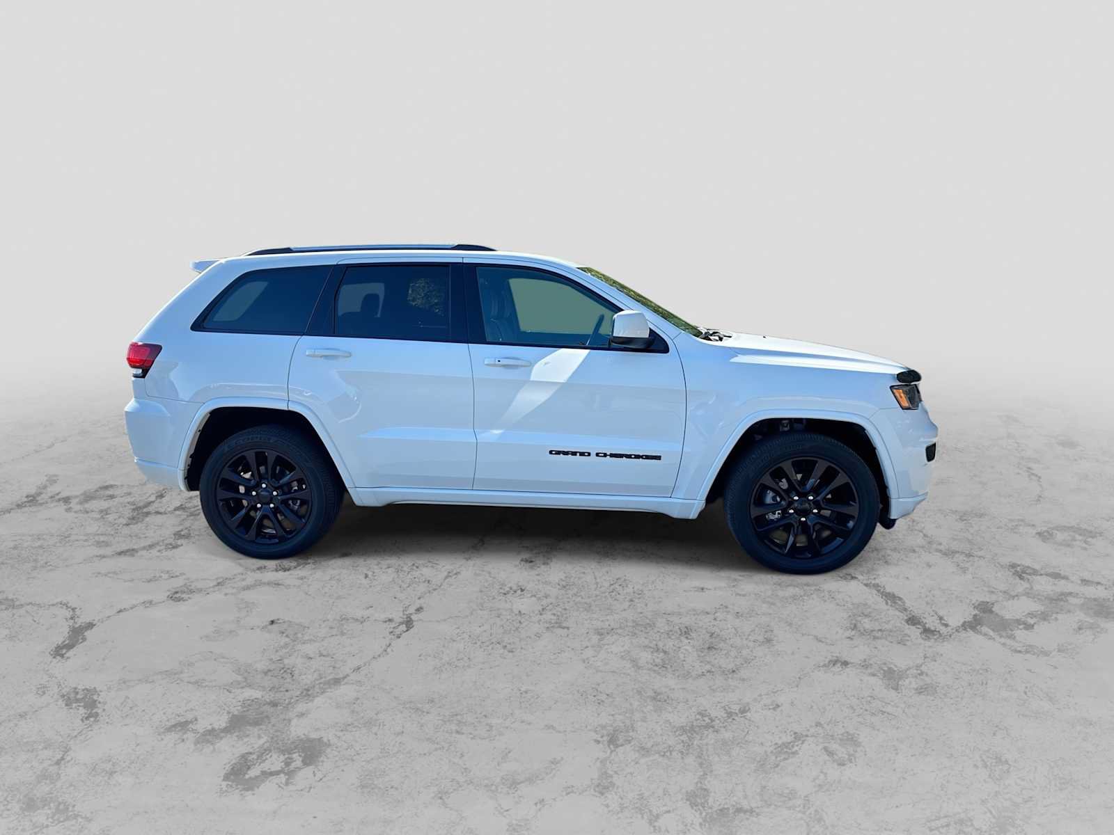 Used 2020 Jeep Grand Cherokee Altitude AWD/4WD image 9