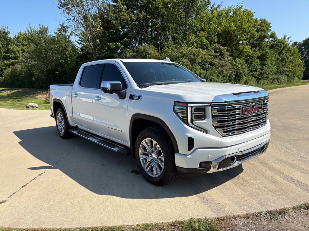 Used 2024 GMC Sierra 1500 Denali AWD/4WD image 11