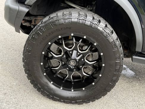 Used 2023 Ford Bronco Badlands AWD/4WD image 13