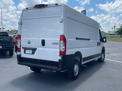 Used 2026 RAM ProMaster 2500 w/ Convenience Group FWD image 7