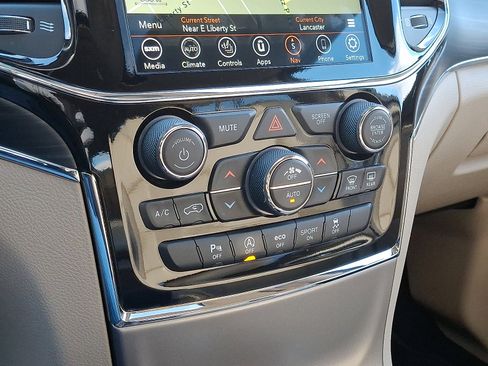 Used 2021 Jeep Grand Cherokee Limited image 18