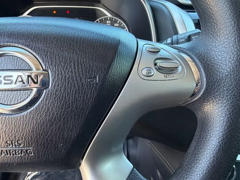 Used 2015 Nissan Murano S image 32