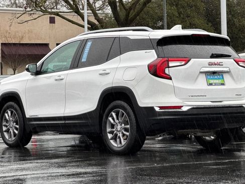 Certified 2024 GMC Terrain SLT image 5