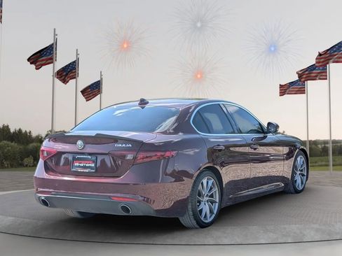 Used 2017 Alfa Romeo Giulia image 7