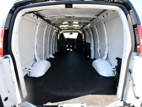 New 2026 Chevrolet Express 2500 Extended w/ Cold Climate Package RWD image 21
