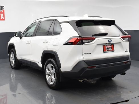 Used 2021 Toyota RAV4 LE AWD/4WD image 3