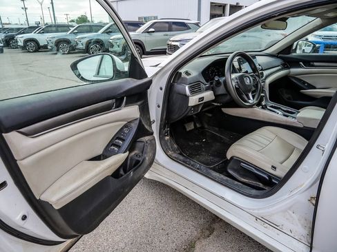 Used 2018 Honda Accord LX image 19