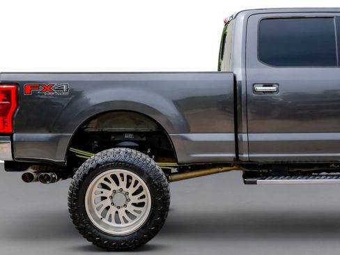 Used 2019 Ford F250 Lariat w/ Lariat Ultimate Package AWD/4WD image 6