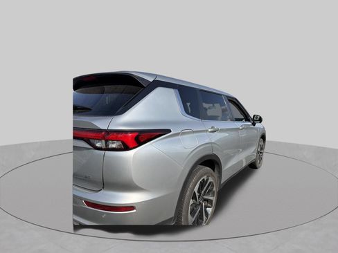 Used 2023 Mitsubishi Outlander SE FWD image 5