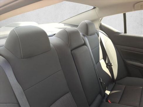 Used 2025 Nissan Altima 2.5 SV FWD image 19