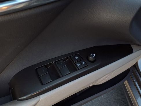 Certified 2022 Toyota Camry SE image 17