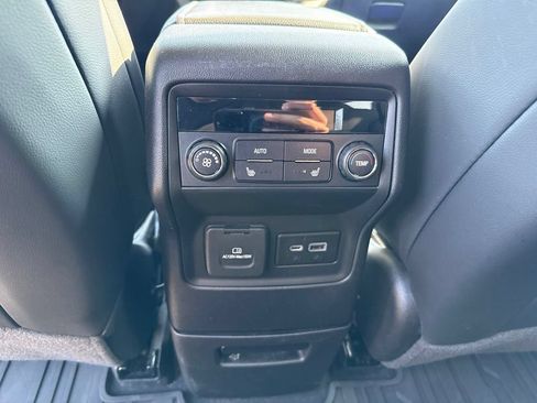 Used 2022 GMC Acadia SLT w/ Elevation Edition AWD/4WD image 16