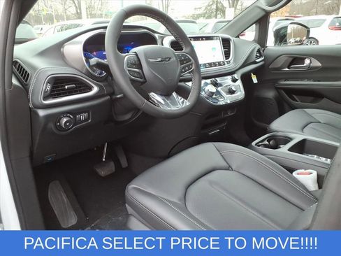 New 2026 Chrysler Pacifica Select image 13