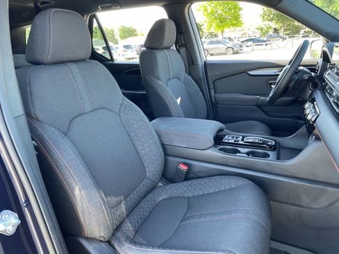 Used 2025 Honda Pilot Sport image 25