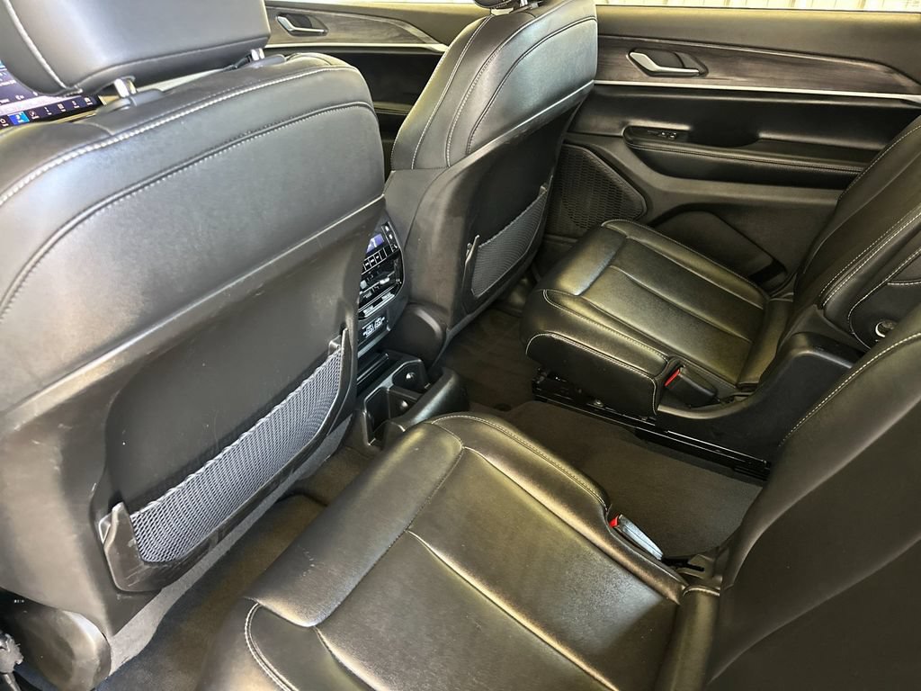 Used 2023 Jeep Grand Cherokee L Limited AWD/4WD image 14