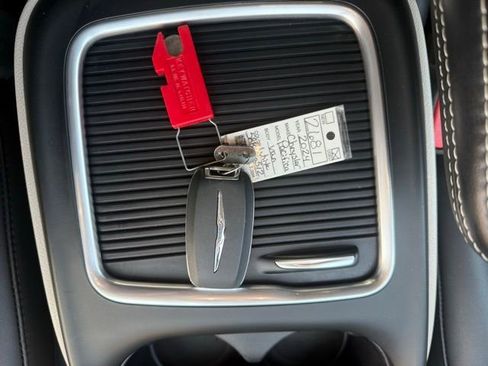 Used 2024 Chrysler Pacifica Touring-L FWD image 34