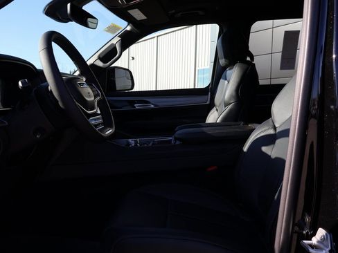 New 2025 Jeep Wagoneer L Series II AWD/4WD image 24