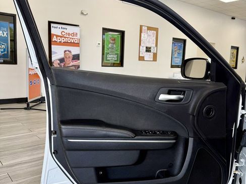 Used 2017 Dodge Charger SE image 14