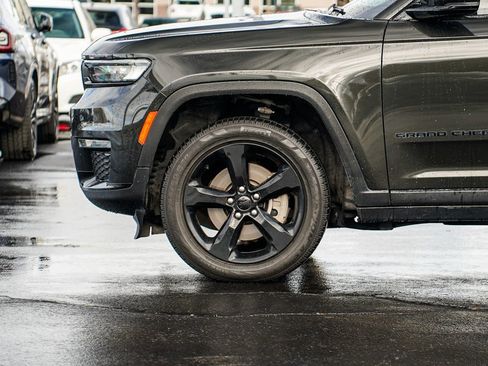 Used 2023 Jeep Grand Cherokee L Limited w/ Black Appearance Package image 8