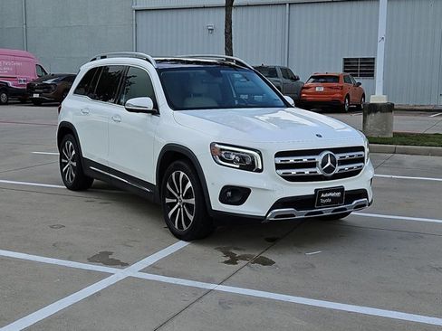 Used 2021 Mercedes-Benz GLB 250 4MATIC image 3
