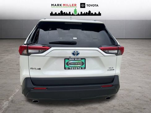 Certified 2021 Toyota RAV4 XLE Premium AWD/4WD image 4