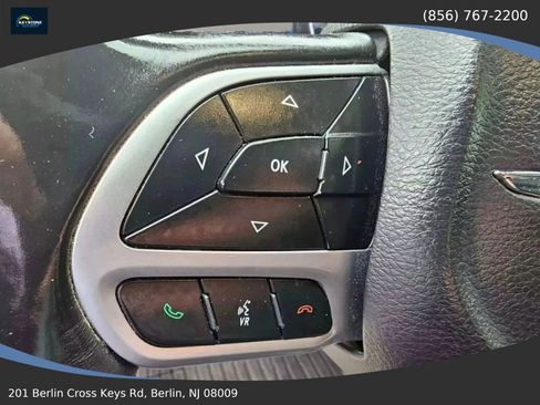 Used 2018 Chrysler Pacifica Touring-L image 21