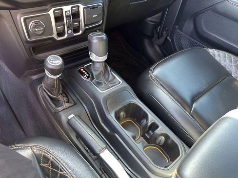 Used 2021 Jeep Gladiator Overland image 37