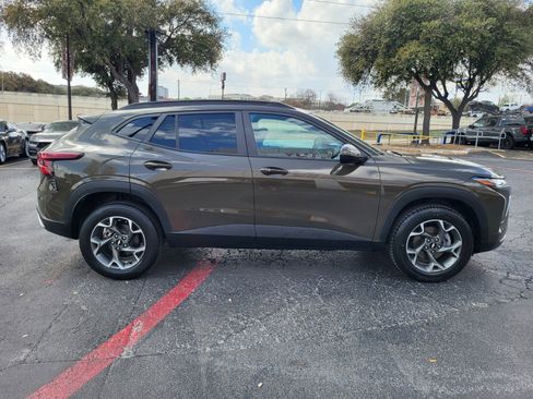 Used 2024 Chevrolet Trax LT w/ Driver Confidence Package image 2