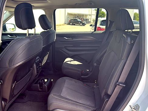Used 2023 Jeep Grand Cherokee L Laredo AWD/4WD image 8