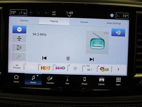 Used 2024 Chrysler Pacifica Select image 21