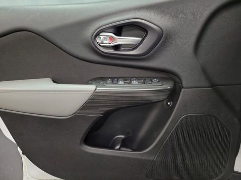 Used 2014 Jeep Cherokee Latitude w/ Comfort/Convenience Group image 23