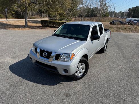 Used 2013 Nissan Frontier SV image 30