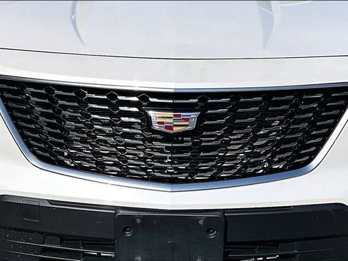 Used 2019 Cadillac XT4 Luxury w/ Trailering Package FWD image 32
