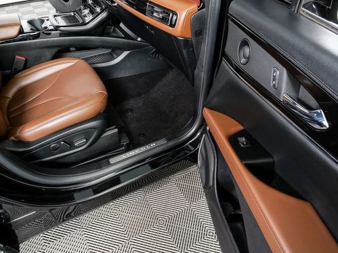 Used 2021 Lincoln Nautilus Reserve image 24