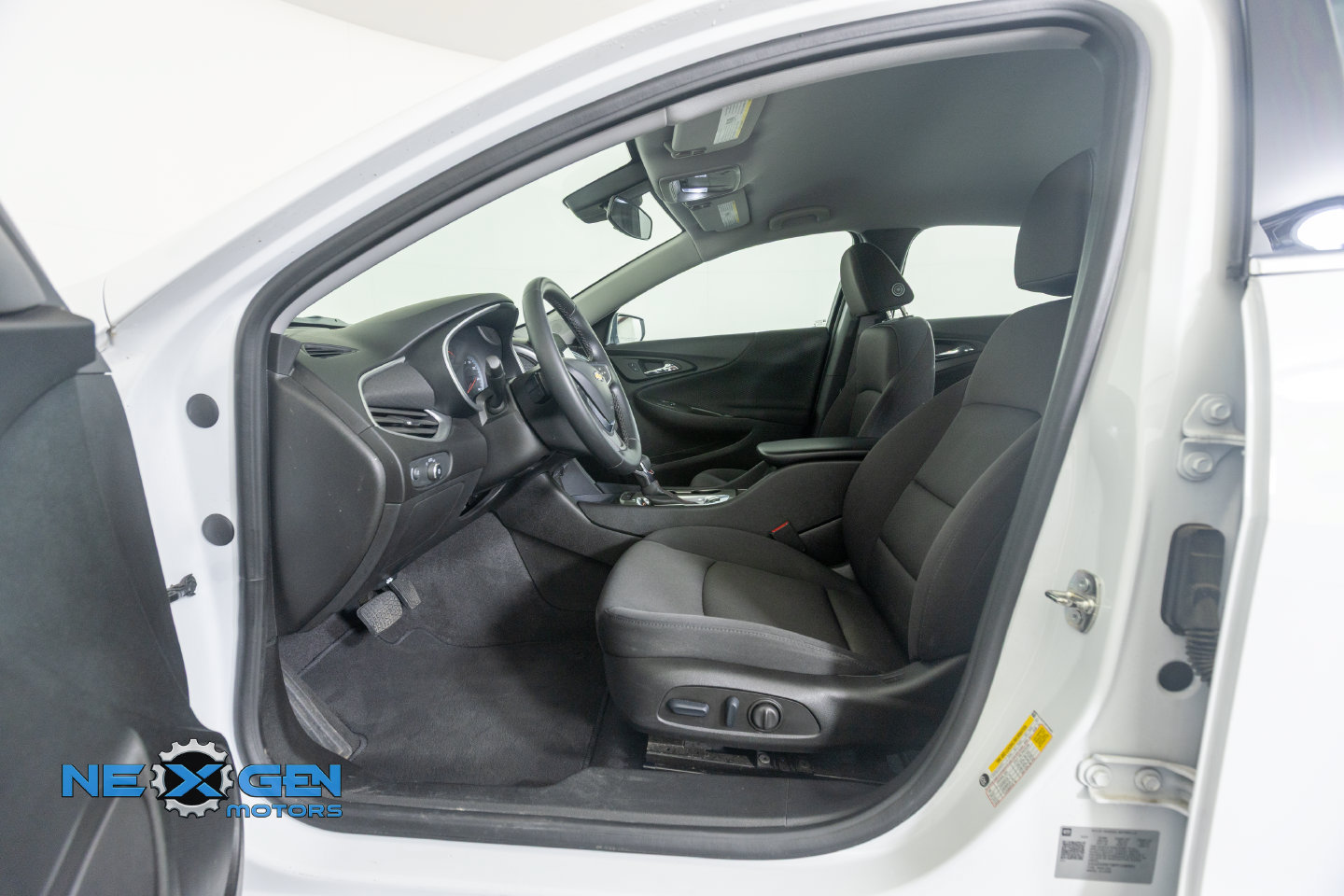 Used 2023 Chevrolet Malibu RS FWD image 14
