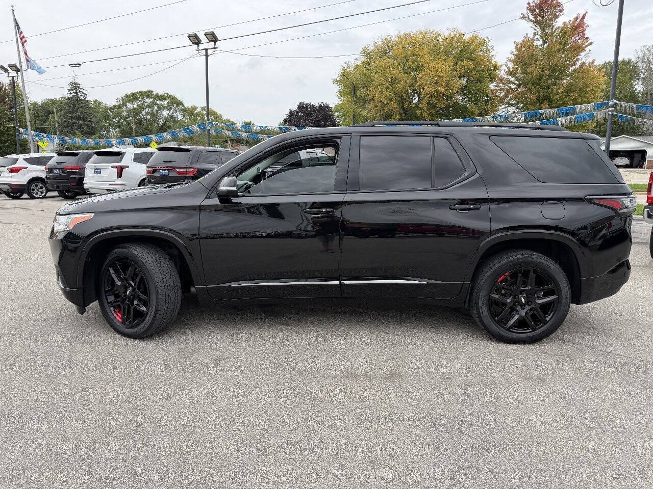 Used 2021 Chevrolet Traverse Premier w/ Redline Edition AWD/4WD image 2