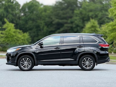 Used 2019 Toyota Highlander XLE AWD/4WD image 9