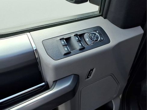 Used 2019 Ford F150 XLT w/ Equipment Group 302A Luxury AWD/4WD image 16